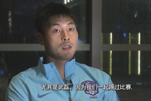 朋友们说我演得很逼真，伯爵也说不错，我很高兴。